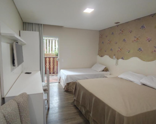 Triplo com Varanda - Pousada Village Serrano